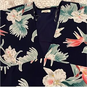 Umgee Navy Floral Top Size Medium